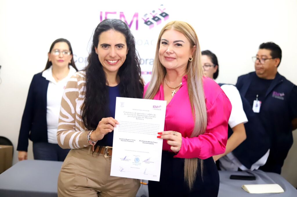 Giulianna Bugarini recibe constancia que la acredita como diputada del distrito 11